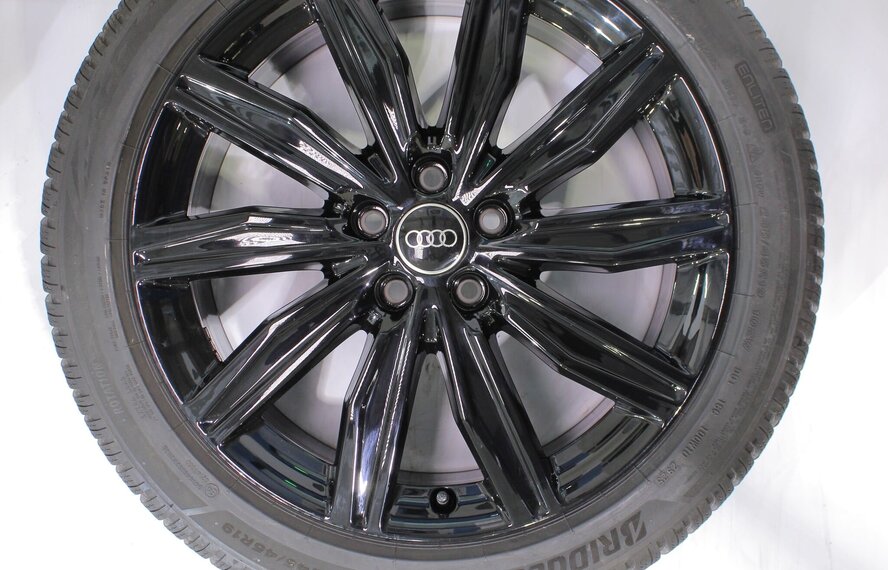 Audi Audi A6 C8 19 inch velgen Bridgestone Winterbanden Origineel