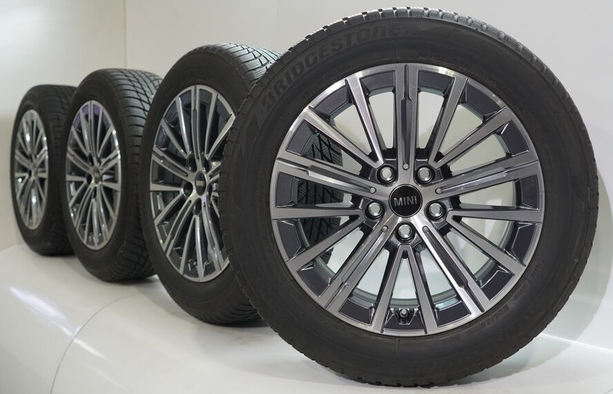 BMW BMW 2 serie U06 Active Tourer 833 17 inch velgen Bridgestone Winterbanden Origineel