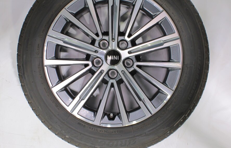 BMW BMW 2 serie U06 Active Tourer 833 17 inch velgen Bridgestone Winterbanden Origineel