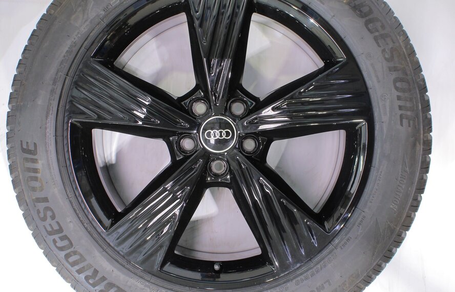 Audi Audi Q4 e-tron 19 inch velgen Bridgestone Winterbanden Nieuw Origineel