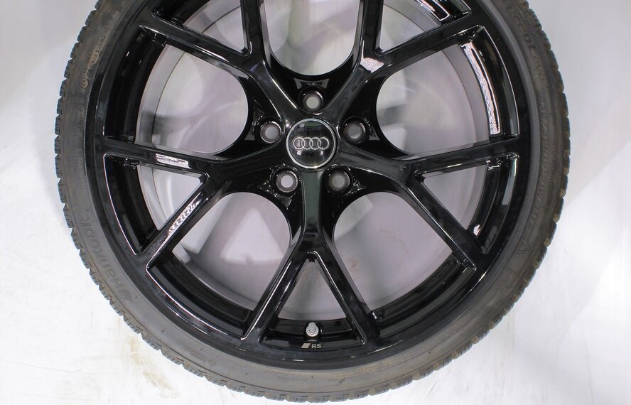 Audi Audi RS3 8Y 19 inch velgen Hankook Winterbanden Origineel