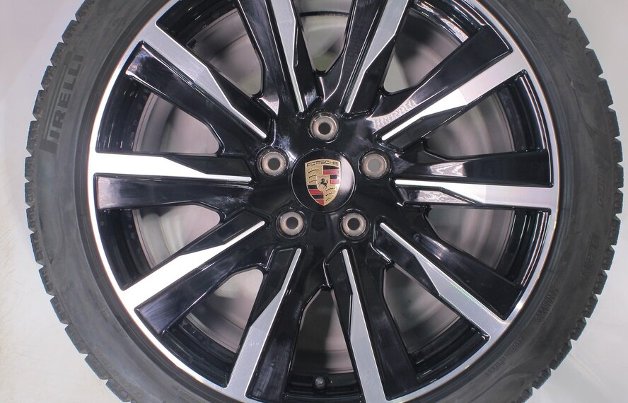 Porsche Porsche Taycan 4S S Turbo 20 inch velgen Pirelli Winterbanden Origineel