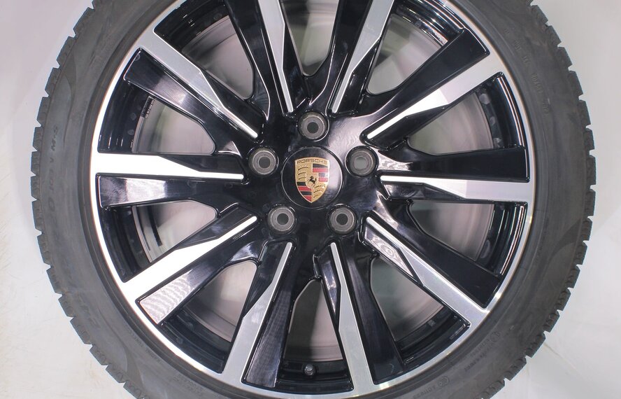 Porsche Porsche Taycan 4S S Turbo 20 inch velgen Pirelli Winterbanden Origineel
