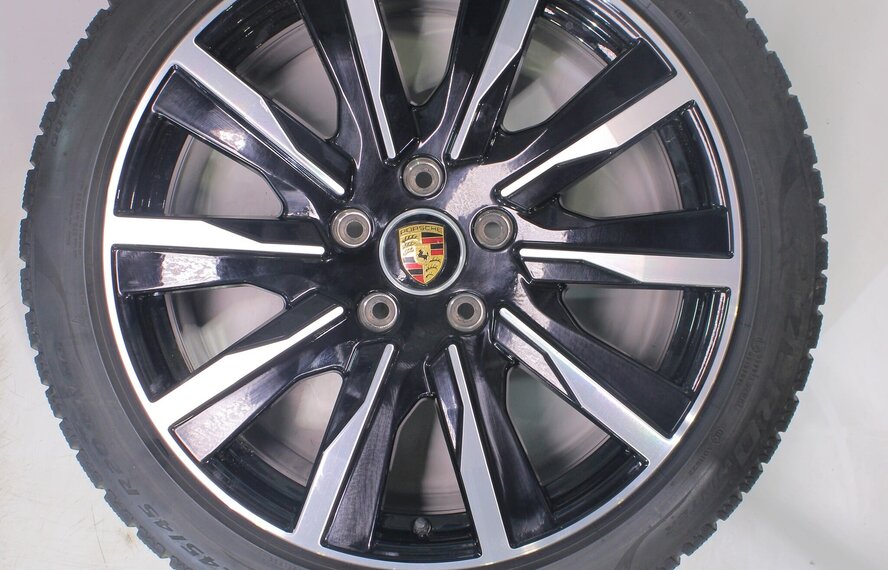 Porsche Porsche Taycan 4S S Turbo 20 inch velgen Pirelli Winterbanden Origineel