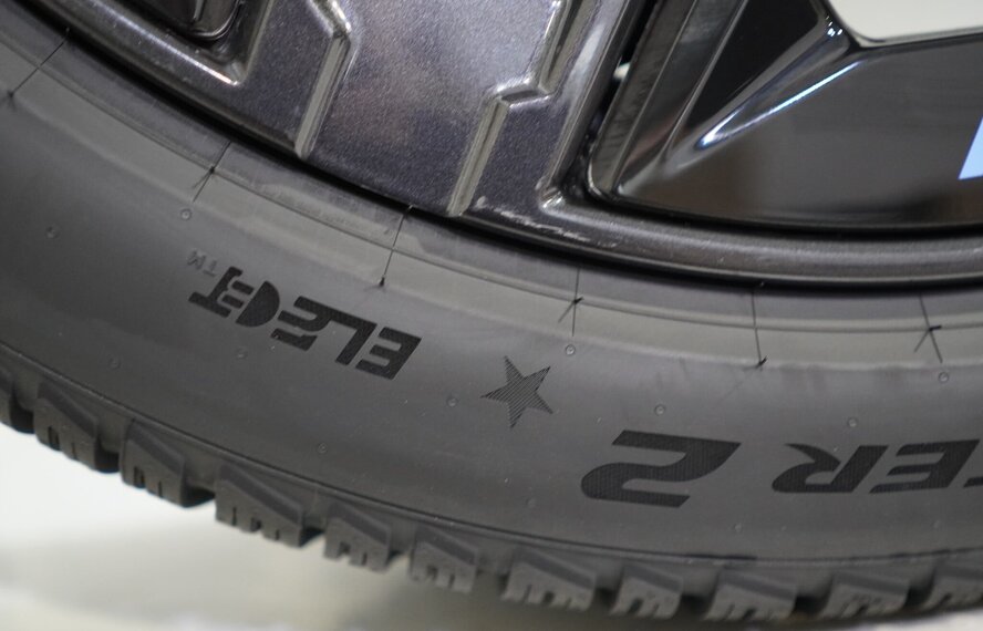 BMW BMW iX i20 1025M 22 inch velgen Pirelli Winterbanden Nieuw Origineel