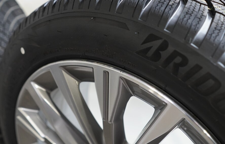BMW BMW 2 serie F45 F46 Active Gran Tourer 547 17 inch velgen Bridgestone Winterbanden Nieuw Origineel