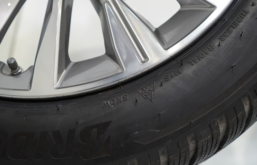 BMW BMW 2 serie F45 F46 Active Gran Tourer 547 17 inch velgen Bridgestone Winterbanden Nieuw Origineel
