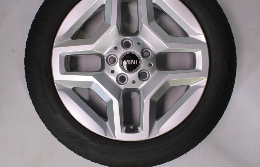 Mini Mini J05 Aceman 17 inch velgen Goodyear Winterbanden Nieuw Origineel