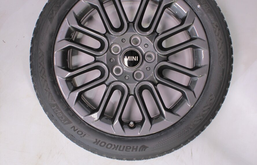 Mini Mini Cooper J01 956 17 inch velgen Hankook Winterbanden Nieuw Origineel
