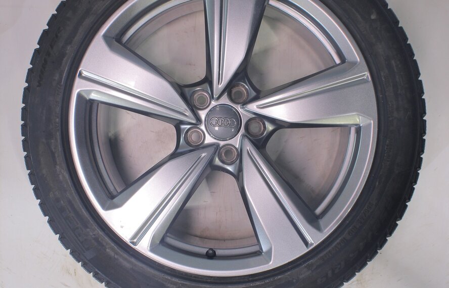 Audi Audi Q3 83H 19 inch velgen Pirelli Winterbanden Origineel