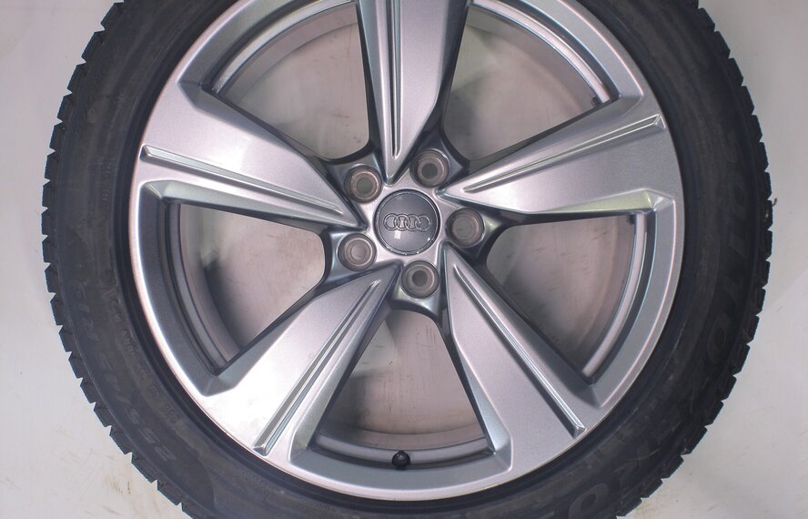 Audi Audi Q3 83H 19 inch velgen Pirelli Winterbanden Origineel