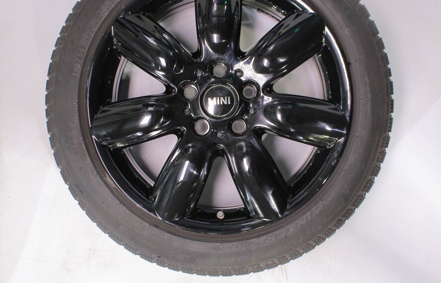 Mini Mini Clubman F54 528 17 inch velgen Pirelli Winterbanden Origineel