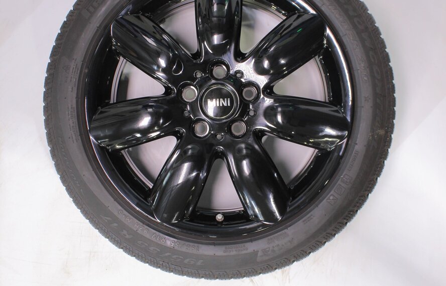 Mini Mini Clubman F54 528 17 inch velgen Pirelli Winterbanden Origineel