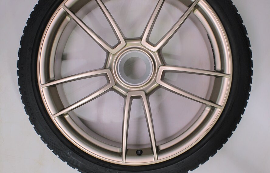 Porsche Porsche 911 992.1 GTS 20 & 21 inch velgen Continental Winterbanden Origineel