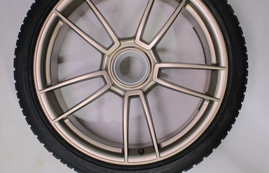 Porsche Porsche 911 992.1 GTS 20 & 21 inch velgen Continental Winterbanden Origineel