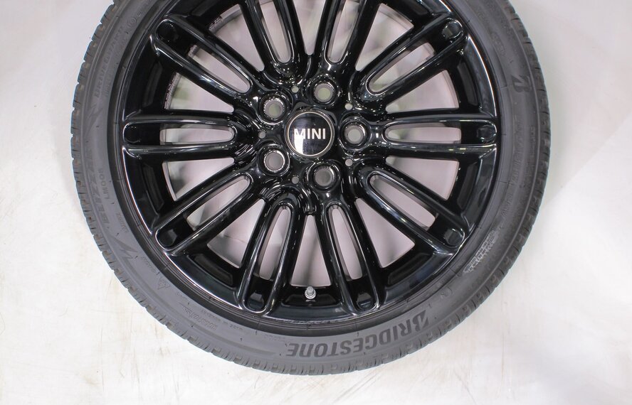 Mini Mini Cooper / S / One / Cabrio F55 F56 F57 500 17 inch velgen Bridgestone Winterbanden Nieuw Origineel
