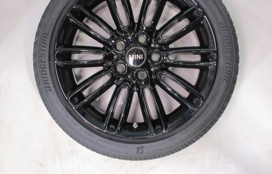 Mini Mini Cooper / S / One / Cabrio F55 F56 F57 500 17 inch velgen Bridgestone Winterbanden Nieuw Origineel