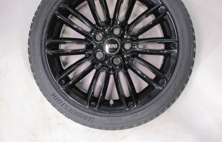 Mini Mini Cooper / S / One / Cabrio F55 F56 F57 500 17 inch velgen Bridgestone Winterbanden Nieuw Origineel