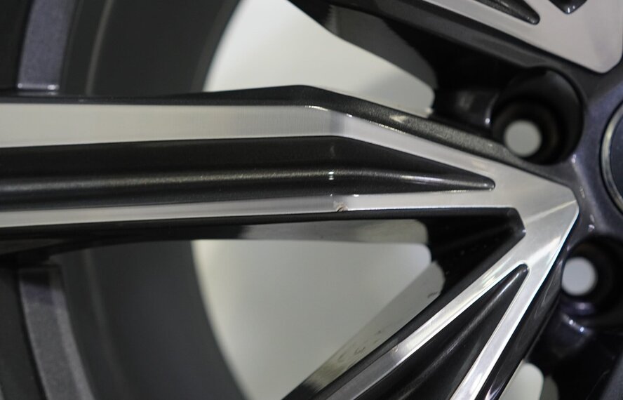 Audi Audi Q8 4M S-line 21 inch velgen Continental Zomerbanden Origineel
