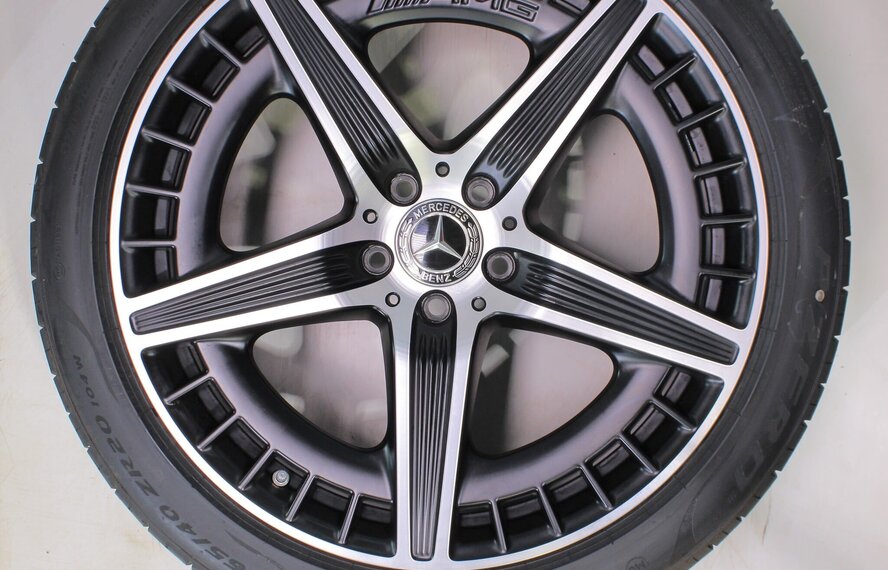 Mercedes Mercedes EQE V295 AMG 20 inch velgen Pirelli Zomerbanden Origineel