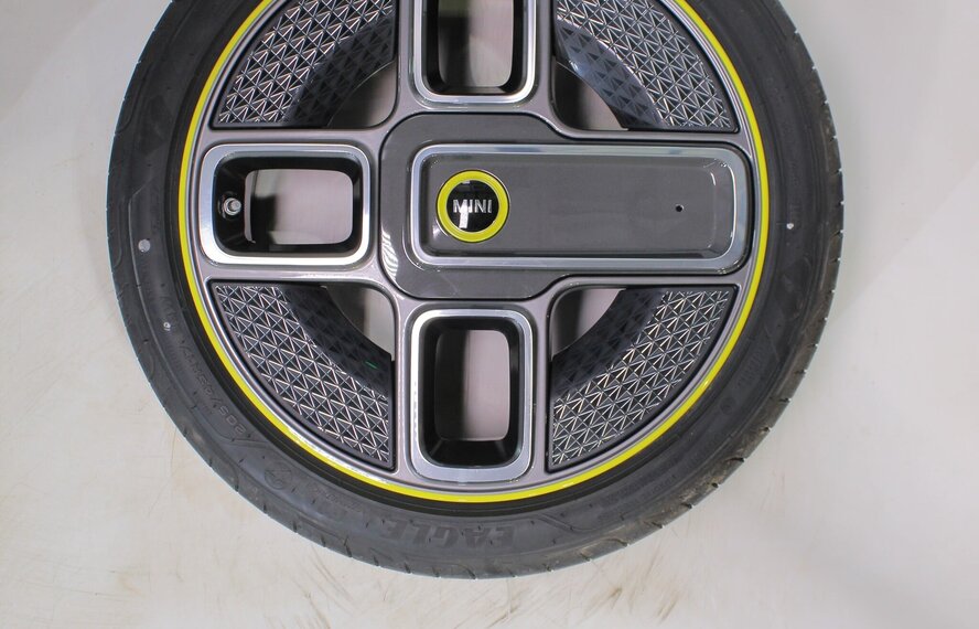 Mini Mini Cooper / S / One / Cabrio F55 F56 F57 737 17 inch velgen Goodyear Zomerbanden Nieuw Origineel