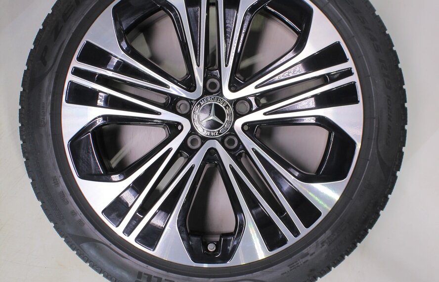 Mercedes Mercedes E-Klasse W214 19 inch velgen Pirelli Winterbanden Origineel