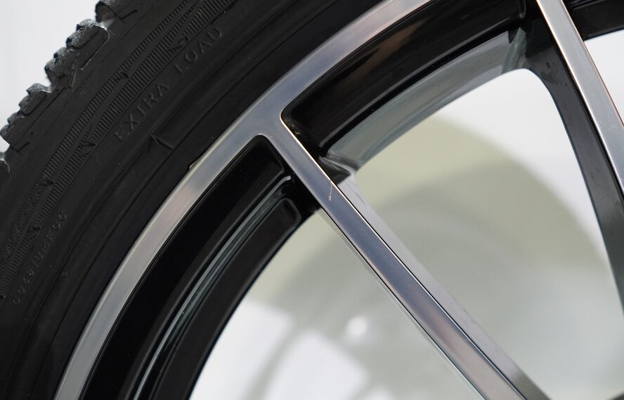 Porsche Porsche 911 992.1 Turbo S 20 & 21 inch velgen Goodyear Winterbanden Origineel