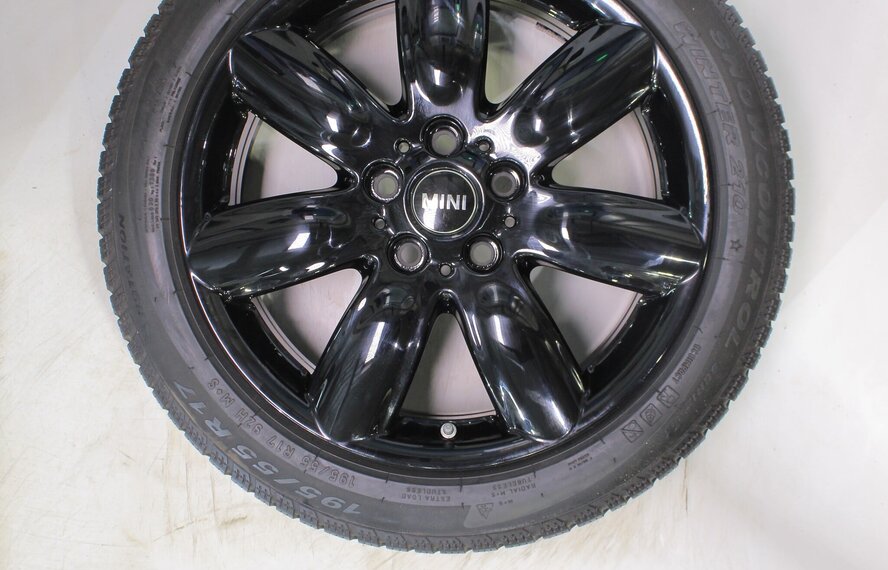Mini Mini Clubman F54 528 17 inch velgen Pirelli Winterbanden Origineel