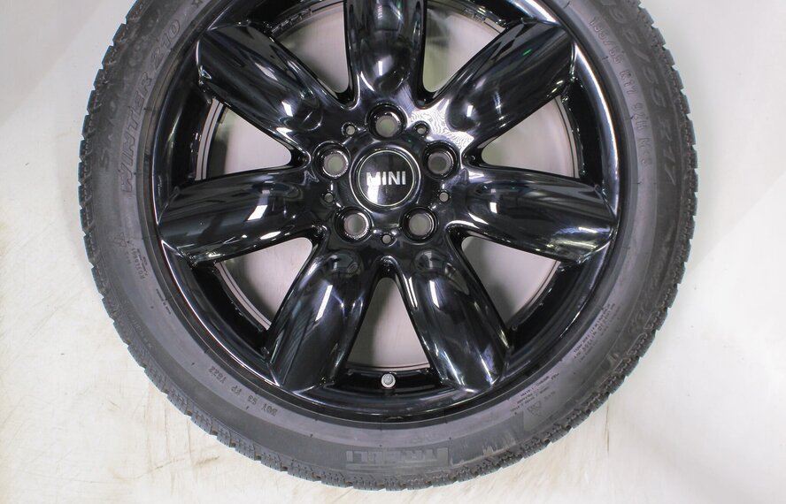 Mini Mini Clubman F54 528 17 inch velgen Pirelli Winterbanden Origineel