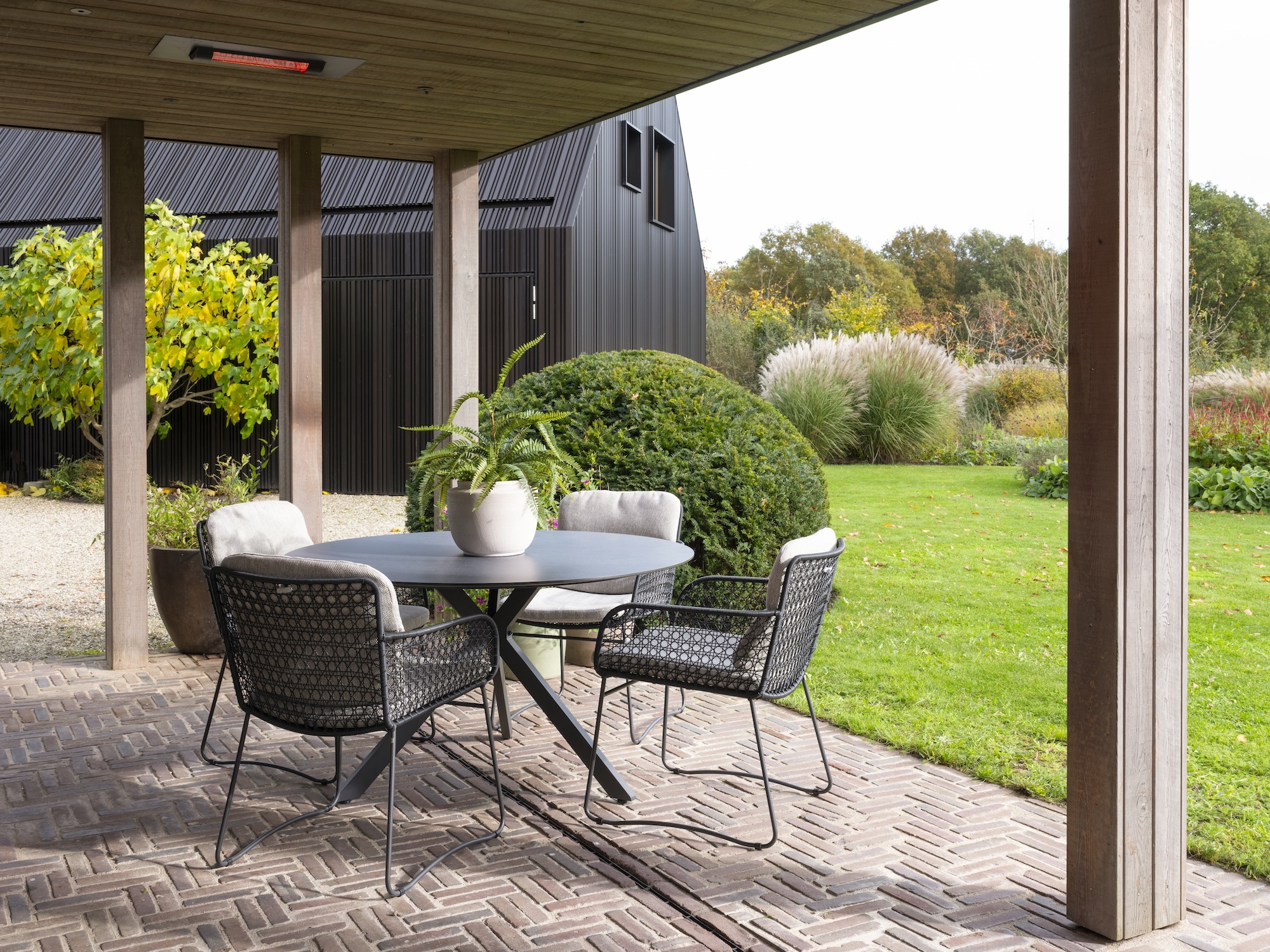 Showroom sale Prado ø160cm tafel + Aprilla dining stoel