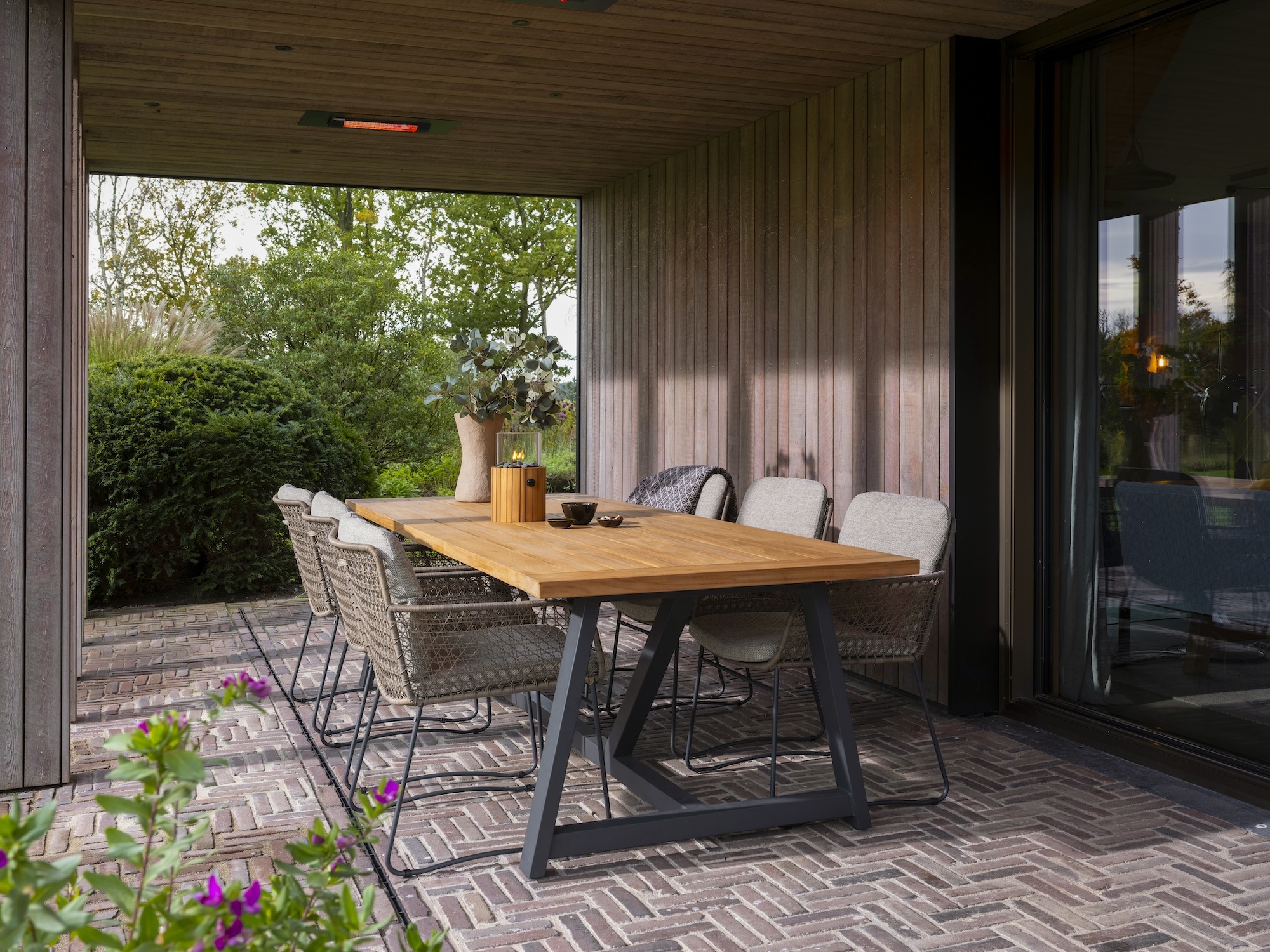 Showroom sale Prado ø160cm tafel + Aprilla dining stoel