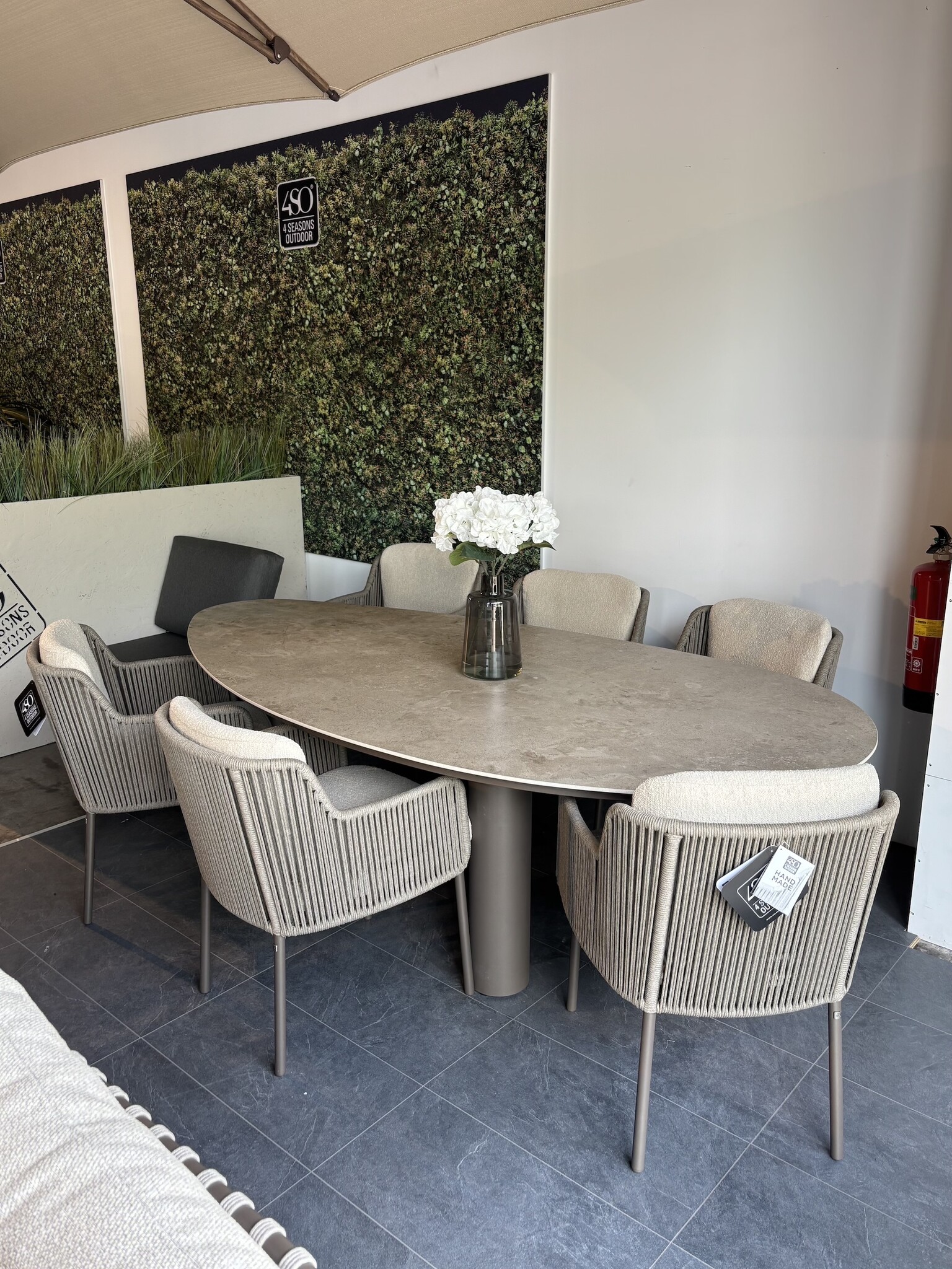 Showroom sale Bernini stoel + Arizona tafel