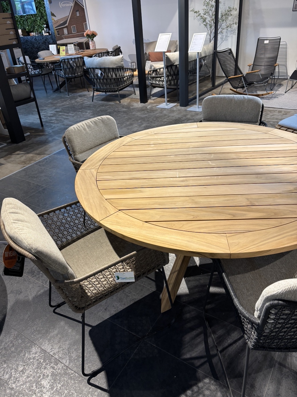 Showroom sale Prado ø160cm tafel + Aprilla dining stoel