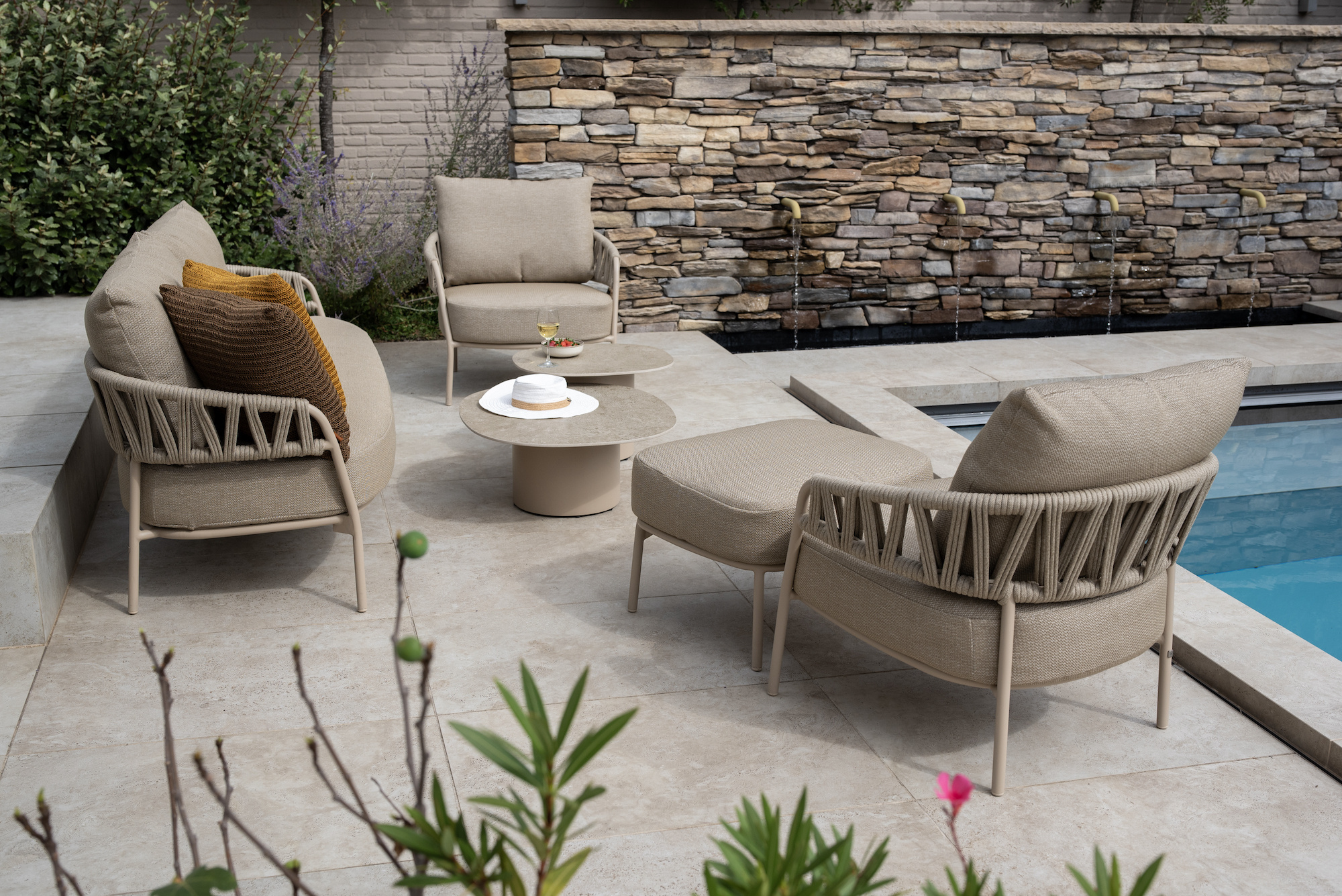 4SO Calma living chair Latte