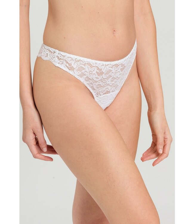 Moments Lace Thong White (071507)