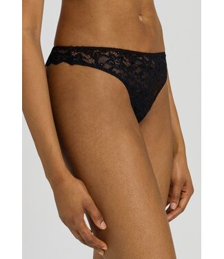 Moments Lace Thong Black