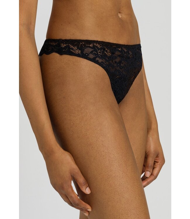 Moments Lace Thong Black