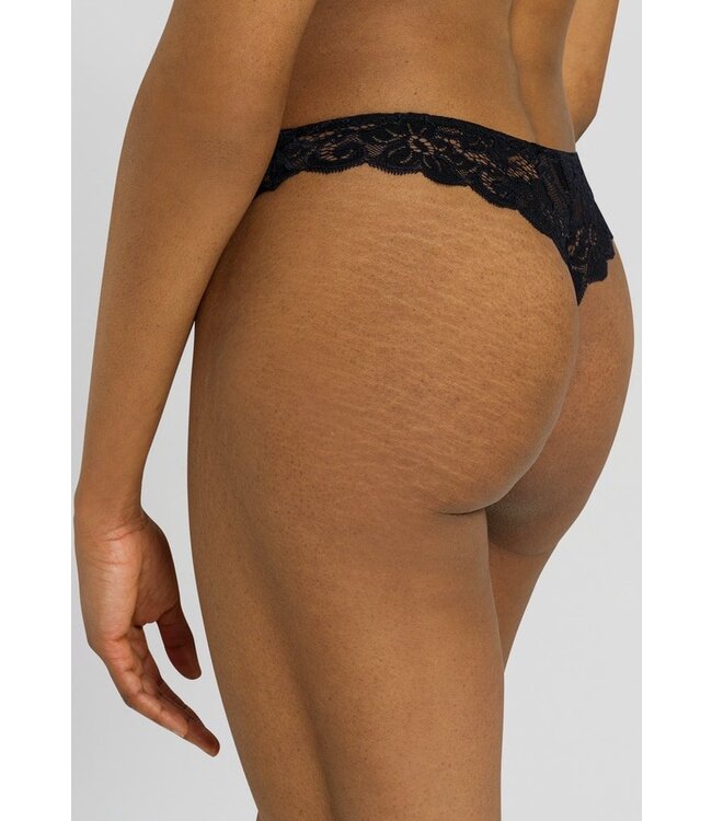 Moments Lace Thong Black (071507)