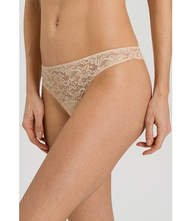Moments Lace Thong Beige