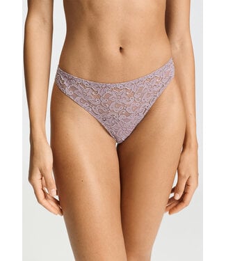 Hanro Moments Lace Thong Stormy Rose (NEW TREND)