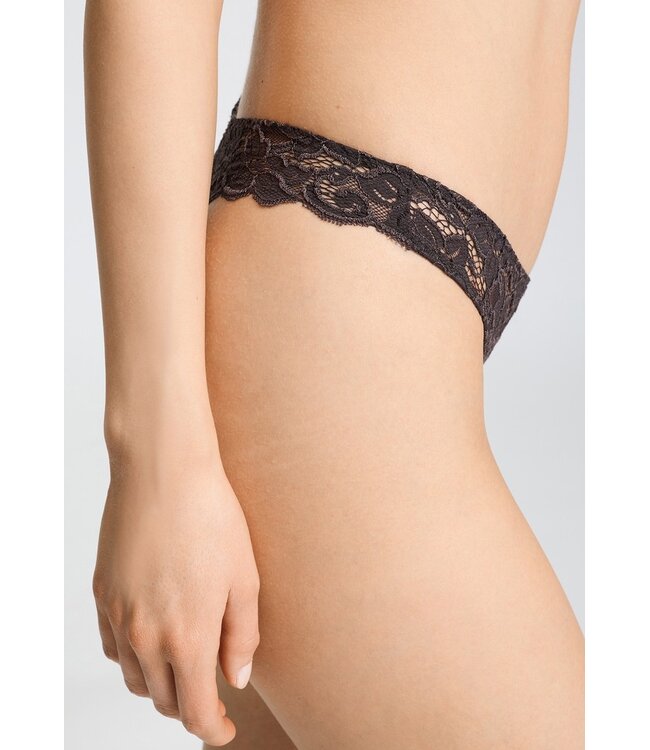 Hanro Moments Lace Thong Dark Mocha (071507)