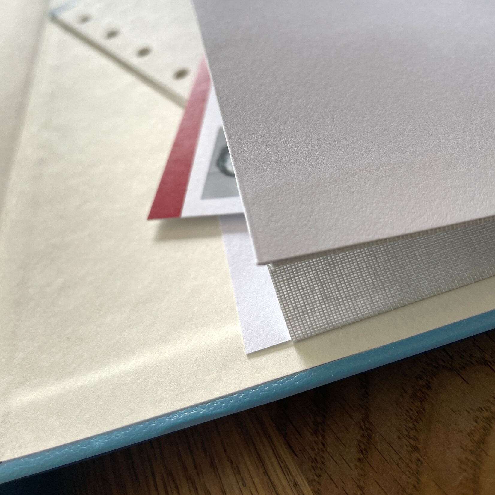 Set MEHR als ein KALENDER 2027 plus Lederhülle Karminrot