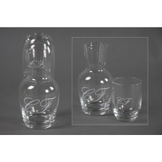 Wasserflasche mit Glas und CF Monogram