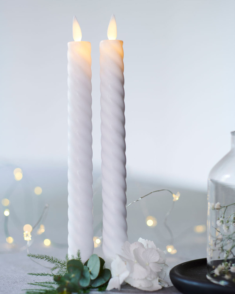 Sirius Home Sara Tall Wave 2-pack Dinner Candles white Ø:2 H:25cm movable flame