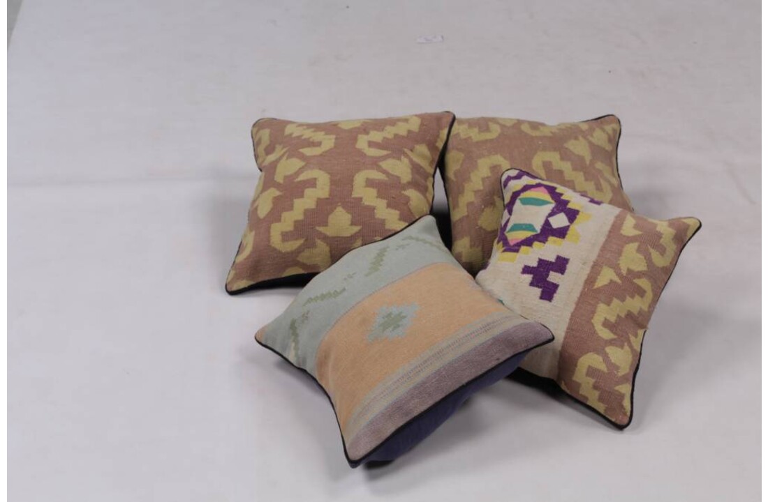 4x unike kelim kussens met vulling ca 40x40 cm