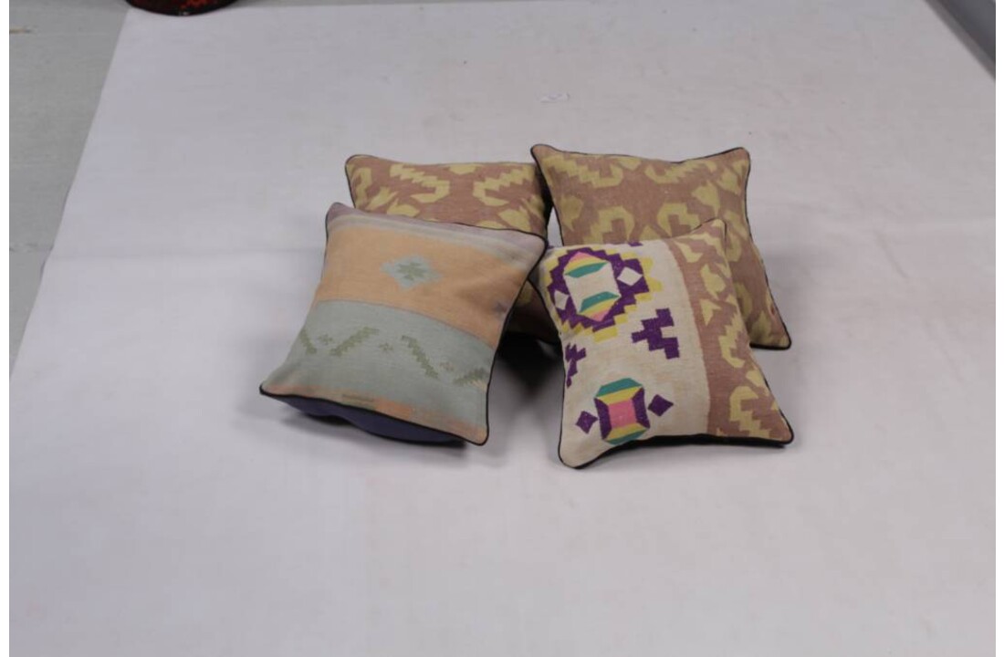 4x unike kelim kussens met vulling ca 40x40 cm