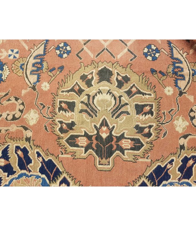 Handwoven Sumak kilim rug 282x236 cm