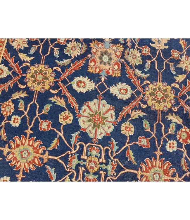 Handwoven Sumak kilim rug 369x271 cm