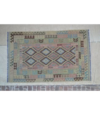 (8'2 x 5'2)Feet kelim rug   280 x 159 cm