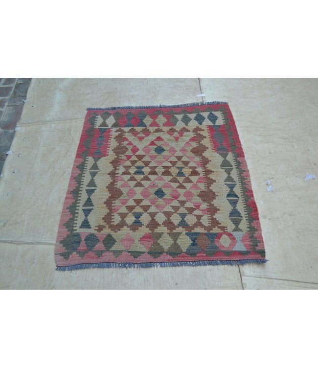 (3'7 x 3'1)  Feet   kelim rug 111 x 94 cm